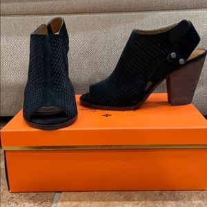 Black Suede sling back heel. Arturo Chiang